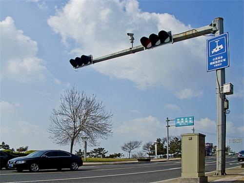 电子警察杆